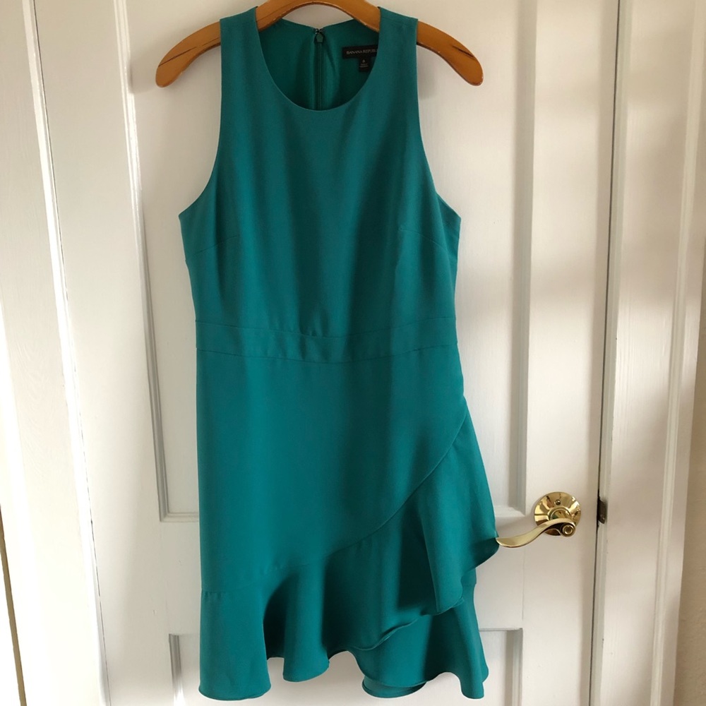 Emerald green size 8 Banana Republic cocktail dress